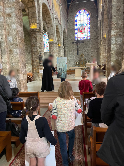 Station 1 du Chemin de croix itinérant des enfants Station 1 du Chemin de croix itinérant des enfants