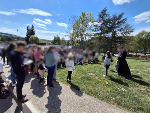 Station 4 du Chemin de croix itinérant des enfants Station 4 du Chemin de croix itinérant des enfants