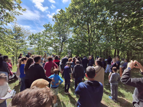 Station 8 du Chemin de croix itinérant des enfants Station 8 du Chemin de croix itinérant des enfants