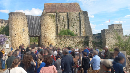 Station 10 du Chemin de croix itinérant des enfants Station 10 du Chemin de croix itinérant des enfants