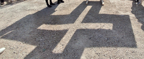 Station 14 du Chemin de croix itinérant des enfants Station 14 du Chemin de croix itinérant des enfants