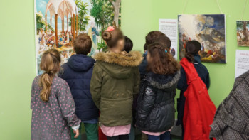 Exposition et visite guid&eacute;e avec les classes de primaire